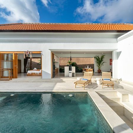 Special Offer! Elegant 2-Bedroom Villa With Large Pool In Canggu! Экстерьер фото