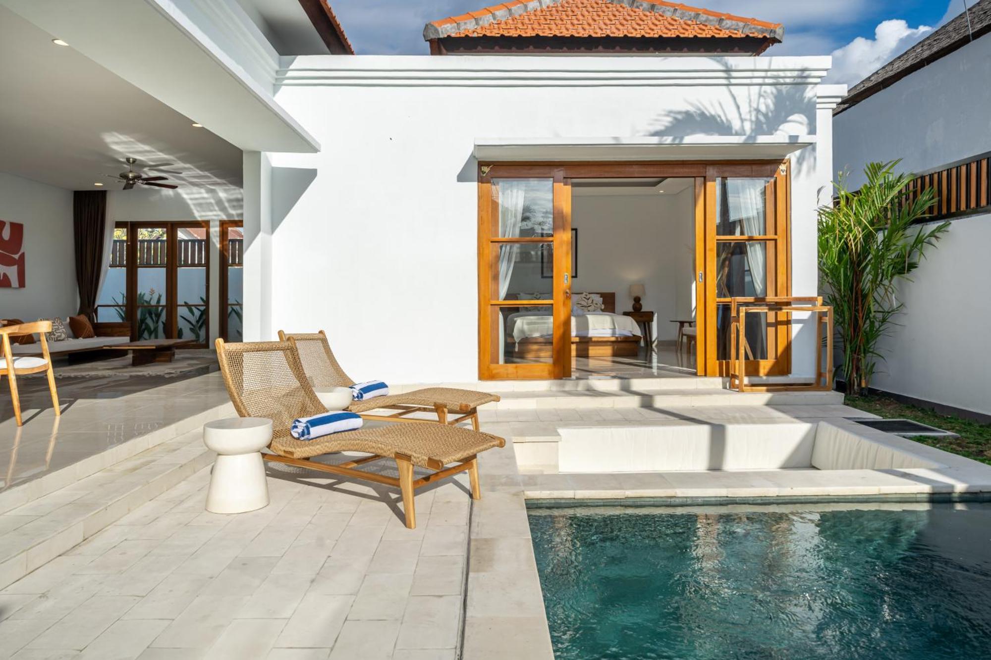 Special Offer! Elegant 2-Bedroom Villa With Large Pool In Canggu! Экстерьер фото