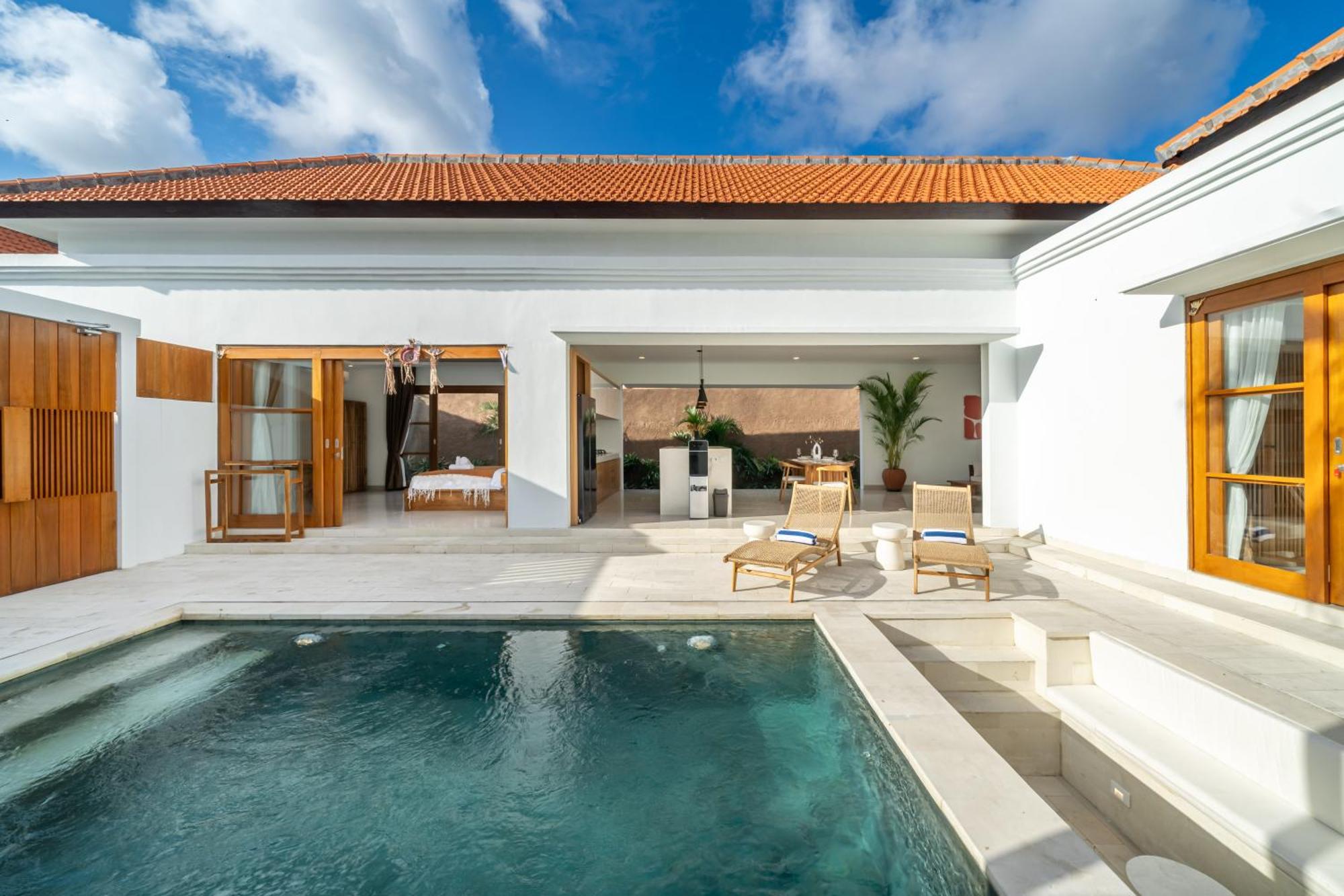 Special Offer! Elegant 2-Bedroom Villa With Large Pool In Canggu! Экстерьер фото